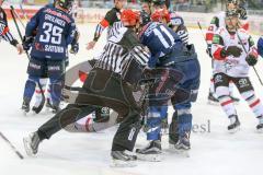 DEL - Eishockey - ERC Ingolstadt - Kölner Haie - Saison 2015/2016 - Benedikt Schopper (#11 ERC Ingolstadt) - Per Aslund (#22 Köln) bei einer Rangelei - Foto: Meyer Jürgen