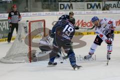 DEL - Eishockey - ERC Ingolstadt - Adler Mannheim - Saison 2015/2016 - Danny Irmen (#19 ERC Ingolstadt) - Endras Denis (#44 Mannheim) - Metropolit Glen (#50 Mannheim) - Foto: Jürgen Meyer