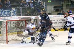 DEL - Eishockey - ERC Ingolstadt - EHC München Red Bull - Petr Taticek (ERC 17) trifft zum Ausgleich 1:1 Tor Jubel, Torwart Danny aus den Birken (EHC) ohne Chance (EHC)