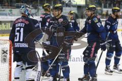 DEL - Eishockey - ERC Ingolstadt - Düsseldorfer EG - Saison 2015/2016 - Abklatschen beim Torhüter nach dem Spiel - Timo Pielmeier (#51 ERC Ingolstadt) - Marc Schmidpeter (#20 ERC Ingolstadt) - Tomas Kubalik (#81 ERC Ingolstadt) - Foto: Jürgen Meyer