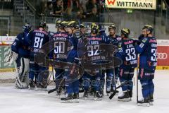 DEL - Eishockey - ERC Ingolstadt - Krefeld Pinguine - Saison 2015/2016 - Abklatschen nach dem Spiel beim Timo Pielmeier Torwart (#51 ERC Ingolstadt) - Tomas Kubalik (#81 ERC Ingolstadt) - Thomas Pielmeier (#50 ERC Ingolstadt) - Petr Taticek (#17 ERC Ingol