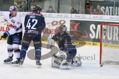 DEL - Eishockey - ERC Ingolstadt - EHC Red Bull München - Saison 2015/2016 - Söderholm Toni (#26 München) schiesst den 0:1 Führungstreffer - Timo Pielmeier Torwart (#51 ERC Ingolstadt) - Jared Ross (#42 ERC Ingolstadt) - Kastner Maximilian (#93 München) -