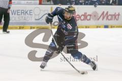 DEL - Eishockey - ERC Ingolstadt - Iserlohn Roosters - Saison 2015/2016 - Salcido Brian (#22 ERC Ingolstadt) mit einem Schlagschuss - Foto: Meyer Jürgen