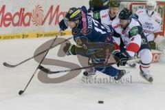 DEL - Eishockey - ERC Ingolstadt - Kölner Haie - Saison 2015/2016 - Petr Taticek (#17 ERC Ingolstadt) wird gefoult - Foto: Meyer Jürgen