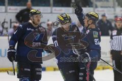 DEL - Eishockey - ERC Ingolstadt - Schwenninger Wild Wings - Saison 2015/2016 - #2:0 Führungstreffer von Alexander Barta (#92 ERC Ingolstadt) freut sich über seinen 2:0 Führungstreffer - Petr Taticek (#17 ERC Ingolstadt) - Foto: Jürgen Meyer