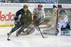 DEL - Eishockey - ERC Ingolstadt - Schwenninger Wild Wings - Saison 2015/2016 - Brian Lebler (#7 ERC Ingolstadt) - Benedikt Brückner (#6 Schwenningen) - Dimitri Pätzold Torwart (#32 Schwenningen) - Foto: Meyer Jürgen