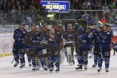 DEL - Eishockey - ERC Ingolstadt - Hamburg Freezers - Saison 2015/2016 - Die Mannschaft bedankt sich bei den Fans - Jubel - Foto: Meyer Jürgen