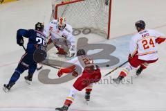 DEL - Eishockey - ERC Ingolstadt - Düsseldorfer EG - Saison 2015/2016 - Thomas Greilinger (#39 ERC Ingolstadt) - Niederberger Mathias Torwart DEG - Mapes Corey #24 DEG - Schüle Tim #27 DEG - Foto: Jürgen Meyer