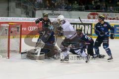 DEL - Eishockey - ERC Ingolstadt - Hamburg Freezers - Saison 2015/2016 - Timo Pielmeier Torwart (#51 ERC Ingolstadt) - Thomas Oppenheimer (#17 Hamburg) erziehlt den 5:5 Ausgleichstreffer,der allerdings nicht gegeben wurde - Patrick McNeill (#2 ERC Ingolst