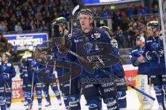 DEL - Eishockey - ERC Ingolstadt - EHC München Red Bull - Spiel ist aus Sieg für Ingolstadt 4:2, vorne Torschütze Alexander Barta (ERC 92)