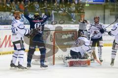 DEL - Eishockey - ERC Ingolstadt - Iserlohn Roosters - Saison 2015/2016 - Danny Irmen (#19 ERC Ingolstadt) mit dem 1:0 Führungstreffer - Pickard Chet Torwart (#34 Iserlohn) - Teubert Colten (#33 Iserlohn) - Jubel - Foto: Meyer Jürgen