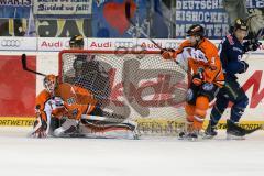 DEL - Eishockey - ERC Ingolstadt - Grizzlys Wolfsburg - Saison 2015/2016 - Brandon Buck (#9 ERC Ingolstadt) - Brückmann Felix (#90 Wolfsburg) Torwart Wolfsburg - John Laliberte (#15 ERC Ingolstadt) - Foto: Jürgen Meyer