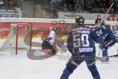 DEL - Eishockey - ERC Ingolstadt - EHC Red Bull München - David Elsner (#61 ERC Ingolstadt) mit dem 1:1 Ausgleichstreffer - jubel - Thomas Pielmeier (#50 ERC Ingolstadt) - Leggio David (73 München) - Saison 2015/2016 - Foto: Meyer Jürgen