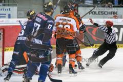 DEL - Eishockey - ERC Ingolstadt - Grizzlys Wolfsburg - Saison 2015/2016 - Haskins Tyler (#10 Wolfsburg) - Petr Taticek (#17 ERC Ingolstadt) - Widing Daniel (#62 Wolfsburg) - Foto: Jürgen Meyer