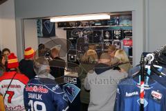 DEL - Eishockey - ERC Ingolstadt - Schwenninger Wild Wings - Neuer Fanshop in der Saturn Arena - Saison 2015/2016 - Foto: Meyer Jürgen