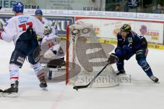 DEL - Eishockey - ERC Ingolstadt - Adler Mannheim - Saison 2015/2016 - Petr Taticek (#17 ERC Ingolstadt) mit einem Bauerntrick - Foto: Jürgen Meyer