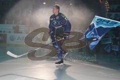 DEL - Eishockey - ERC Ingolstadt - Hamburg Freezers - Saison 2015/2016 - Martin Davidek (#12 ERC Ingolstadt) beim Einlaufen - Foto: Meyer Jürgen