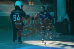 DEL - Eishockey - ERC Ingolstadt - EHC Red Bull München - Saison 2015/2016 - Martin Davidek (#12 ERC Ingolstadt) beim einlaufen- Foto: Jürgen Meyer