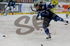 DEL - Eishockey - ERC Ingolstadt - Krefeld Pinguine - Saison 2015/2016 - David Elsner (#61 ERC Ingolstadt)  beim warm machen - Foto: Jürgen Meyer