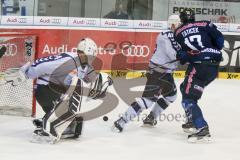 DEL - Eishockey - ERC Ingolstadt - Hamburg Freezers - Saison 2015/2016 - Alexander Barta (#92 ERC Ingolstadt) mit dem 3:1 Führungstreffer - Cal Heeter Torwart(#34 Hamburg) - Petr Taticek (#17 ERC Ingolstadt) - Foto: Meyer Jürgen