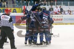 DEL - Eishockey - ERC Ingolstadt - Düsseldorfer EG - Saison 2015/2016 - Thomas Greilinger (#39 ERC Ingolstadt) freut sich über seinen 1:1 Ausgleichstreffer - John Laliberte (#15 ERC Ingolstadt) - Patrick McNeill (#2 ERC Ingolstadt) - Foto: Meyer Jürgen