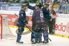 DEL - Eishockey - ERC Ingolstadt - Iserlohn Roosters - Saison 2015/2016 - Petr Taticek (#17 ERC Ingolstadt) schiesst den 2:1 Führungstreffer - Brandon Buck (#9 ERC Ingolstadt) - Thomas Greilinger (#39 ERC Ingolstadt) - Foto: Jürgen Meyer