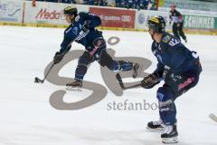 DEL - Eishockey - ERC Ingolstadt - Augsburger Panther - Saison 2015/2016 - Thomas Greilinger (#39 ERC Ingolstadt) beim Schlagschuss - Alexander Barta (#92 ERC Ingolstadt) - Foto: Meyer Jürgen