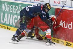 DEL - Eishockey - ERC Ingolstadt - Düsseldorfer EG - Saison 2015/2016 - Brandon Buck (#9 ERC Ingolstadt)  im Zweikampf an der Bande - Foto: Meyer Jürgen