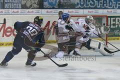 DEL - Eishockey - ERC Ingolstadt - Adler Mannheim - Saison 2015/2016 - Thomas Greilinger (#39 ERC Ingolstadt) - #Endras Denis (#44 Mannheim) - Foto: Jürgen Meyer