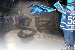 DEL - Eishockey - ERC Ingolstadt - Hamburg Freezers - Saison 2015/2016 - Brian Lebler (#7 ERC Ingolstadt) beim Einlaufen - Foto: Meyer Jürgen