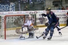 DEL - Eishockey - ERC Ingolstadt - EHC München Red Bull - Petr Taticek (ERC 17) trifft zum Ausgleich 1:1 Tor Jubel, Torwart Danny aus den Birken (EHC) ohne Chance (EHC)