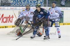 DEL - Eishockey - ERC Ingolstadt - Straubing Tigers - Saison 2015/2016 - Tomas Kubalik (#81 ERC Ingolstadt) - Climie Matthew (#33 Straubing) - Urban Denny (#44 Straubing) - Foto: Jürgen Meyer
