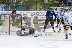 DEL - Eishockey - ERC Ingolstadt - Schwenninger Wild Wings - Saison 2015/2016 - #2:0 Führungstreffer von Alexander Barta (#92 ERC Ingolstadt) - Joey MacDonald Torwart (#35 Schwenningen) - Tomas Kubalik (#81 ERC Ingolstadt) - Foto: Jürgen Meyer