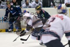 DEL - Eishockey - ERC Ingolstadt - EHC München Red Bull - Brandon Buck (ERC 9) auf dem Weg zum Tor