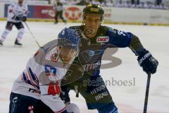 DEL - Eishockey - ERC Ingolstadt - Adler Mannheim - Saison 2015/2016 - Thomas Greilinger (#39 ERC Ingolstadt) - Rheault Jonathan (#46 Mannheim) - Foto: Jürgen Meyer