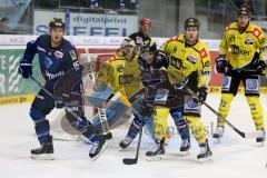 DEL - Eishockey - ERC Ingolstadt - Krefeld Pinguine - Saison 2015/2016 - John Laliberte (#15 ERC Ingolstadt) - Klein Patrick (#29 Krefeld) Torwart Krefeld - Petr Taticek (#17 ERC Ingolstadt) - Supis Thomas (#16 Krefeld) - Foto: Jürgen Meyer