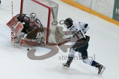 DNL2-Finale - ERC Ingolstadt - Jungpanther - Iserlohn Roosters - Figge Justin Torwart Iserlohn - Braun Hanno #77 ERC Ingolstadt - Saison 2015/2016 - Foto: Meyer Jürgen