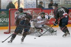 DNL2-Finale - ERC Ingolstadt - Jungpanther - Iserlohn Roosters -  Saison 2015/2016 - Schneider Christian Torwart ERC Ingolstadt - Klinke Jonathan #7 Iserlohn - Foto: Meyer Jürgen