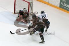 DNL2-Finale - ERC Ingolstadt - Jungpanther - Iserlohn Roosters -  Saison 2015/2016 - Voronov Thomas Weiss ERC Ingolstadt - Figge Justin Torwart Iserlohn - Foto: Meyer Jürgen