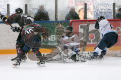 DNL2-Finale - ERC Ingolstadt - Jungpanther - Iserlohn Roosters -  Saison 2015/2016 - Schneider Christian Torwart ERC Ingolstadt - Klinke Jonathan #7 Iserlohn - Zeitler Ted #10 Iserlohn - Foto: Meyer Jürgen