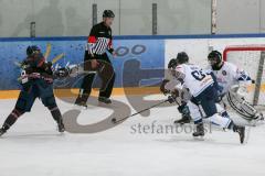 DNL2-Finale - ERC Ingolstadt - Jungpanther - Iserlohn Roosters -  Saison 2015/2016 - Der 0:1 Führungstreffer von Hemeier Frederic schwarz Iserlohn - Hechtl Robert #69 weiss ERC Ingolstadt - Schneider Christian Torwart ERC Ingolsadt - Foto: Meyer Jürgen