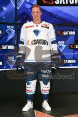 DEL - Eishockey - ERC Ingolstadt - Saison 2015/2016 - Trikot Vorstellung - Präsentation - Alexander Barta zeigt das neue Auswärtstrikot