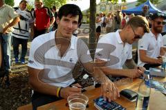 DEL - Eishockey - ERC Ingolstadt - Saisoneröffnungsfeier  - Tomas Kubalik (#81 ERC Ingolstadt) beim Autogramme schreiben - Foto: Jürgen Meyer