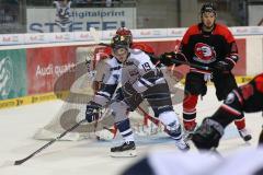 DEL - Eishockey - ERC Ingolstadt - Orli Znojmo - Saison 2015/2016 - Testspiel - Zweikampf vor dem Tor mitte Danny Irmen (ERC 19)