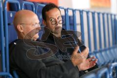 DEL - Eishockey - ERC Ingolstadt - Training - Besuch von Bundestrainer Marco Sturm - Gespräch mit links Sportdirektor Jiri Ehrenberger