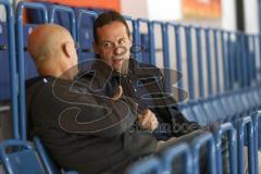 DEL - Eishockey - ERC Ingolstadt - Training - Besuch von Bundestrainer Marco Sturm - Gespräch mit links Sportdirektor Jiri Ehrenberger