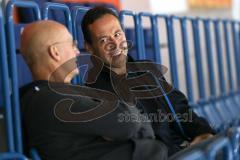 DEL - Eishockey - ERC Ingolstadt - Training - Besuch von Bundestrainer Marco Sturm - Gespräch mit links Sportdirektor Jiri Ehrenberger