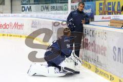 DEL - Eishockey - ERC Ingolstadt - Saison 2015/2016 - Presse Training - Cheftrainer Emanuel Viveiros (ERC) mit Torwart Timo Pielmeier (ERC 51)