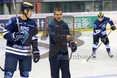 DEL - Eishockey - ERC Ingolstadt - Training - Besuch von Bundestrainer Marco Sturm - Chef-Trainer Emanuel Viveiros mit links John Laliberte (ERC 15)