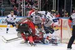 DEL - Eishockey - Kölner Haie - ERC Ingolstadt - Saison 2016/2017 - mitte Danny Irmen (ERC 19) trifft zum 0:1 Tor Jubel, Torwart Gustaf Wesslau (29 Köln)  chancenlos, Puck im Tor, Pascal Zerressen (27 Köln)